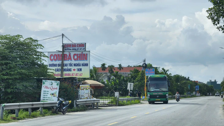 Quán cơm 'bị khách tố bán đắc' có nhiều công trình xây trái phép trên đất nông nghiệp - Ảnh 3.