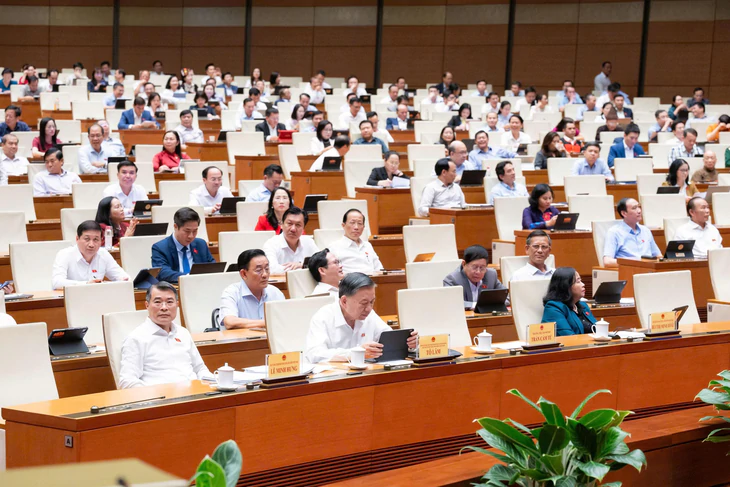 Đại biểu: Không thể đi đường dài bằng vốn ngắn hạn khi tiền gửi dân cư 11,2 triệu tỉ, dân giữ 500 tấn vàng - Ảnh 3.