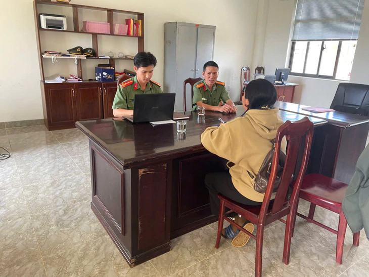 Người phụ nữ ở Lâm Đồng bị phạt 12,5 triệu đồng vì đăng thông tin sai sự thật trên Facebook - Ảnh 1.