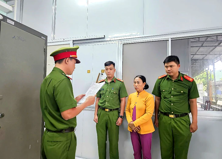 Tạm giam người phụ nữ ở An Giang lái tàu gây tai nạn chết người - Ảnh 2.