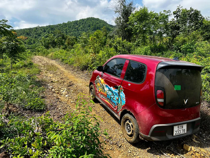 Cất Pajero Sport đem VinFast VF 2 xuyên Việt: 'Bé hạt tiêu có cái hay của bé hạt tiêu' - Ảnh 8.