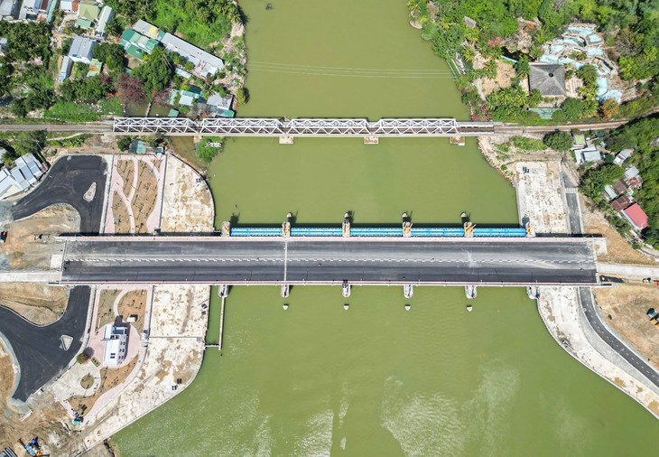 Kết quả kiểm tra đập ngăn mặn vừa vận hành đã gây ngập nhà, ruộng lúa dân - Ảnh 1.