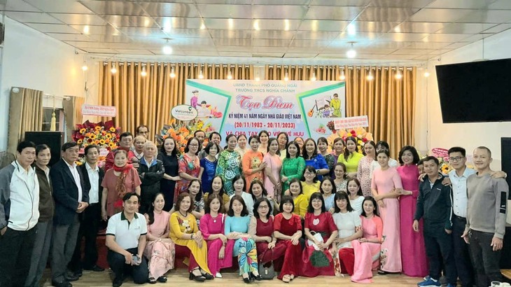 Nhớ mái trường làng Nghĩa Chánh, những món quà tặng thầy cô thời bao cấp - Ảnh 3.