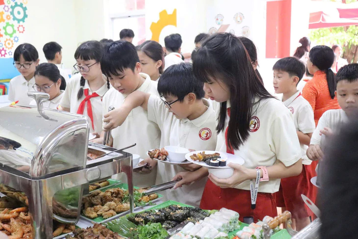 Làm sao để căng tin trường học không là 'thị trường khép kín' giá cao? - Ảnh 1.