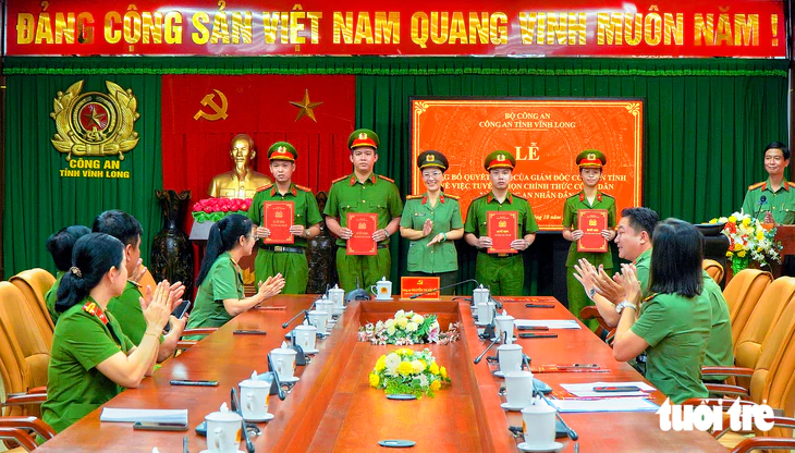 Vĩnh Long tuyển chọn 4 bác sĩ vào lực lượng Công an nhân dân - Ảnh 2.