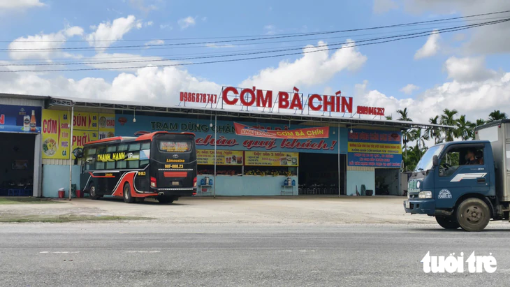 Vụ bữa cơm 640.000 đồng ở Quảng Ngãi: Kiểm tra toàn diện hoạt động quán cơm Bà Chín - Ảnh 2.