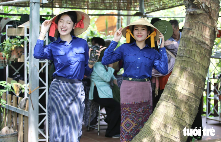 Sinh viên Lào , Campuchia tìm hiểu văn hóa Việt Nam qua trải nghiệm nông nghiệp 2026 - Ảnh 12.