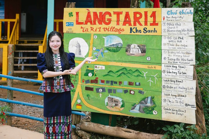 Cô gái Pa Kô học tiếng Anh qua AI, đưa thổ cẩm ra thế giới - Ảnh 2.