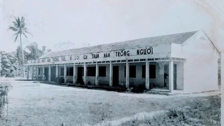 Nhớ mái trường làng Nghĩa Chánh, những món quà tặng thầy cô thời bao cấp - Ảnh 1.