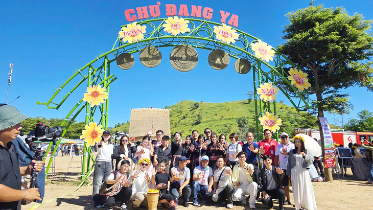 Nhà rông - Ảnh 4.