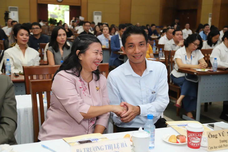 Trường THPT chuyên Lê Hồng Phong, TP.HCM công bố chuỗi hoạt động kỷ niệm 100 năm thành lập - Ảnh 2.