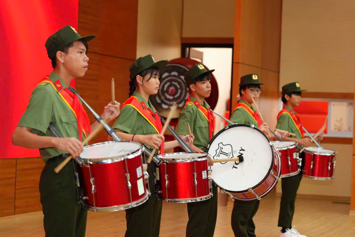 Ra mắt Liên đội Trường Văn hóa Công an nhân dân V, đồng hành cùng học sinh nội trú - Ảnh 1.