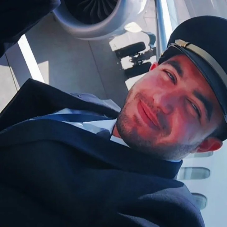 Hành khách kể lại khoảnh khắc hiệp lực khống chế cơ phó Flydubai, - Ảnh 2.