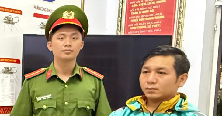 Bắt 2 người lừa giúp vay vốn ngân hàng để chiếm đoạt tiền - Ảnh 1.