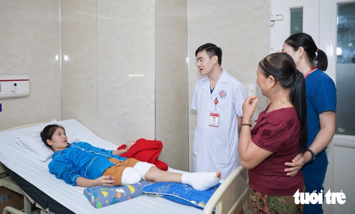 Hỗ trợ toàn bộ chi phí điều trị cho cô giáo phải cưa chân vì cứu trò - Ảnh 1.