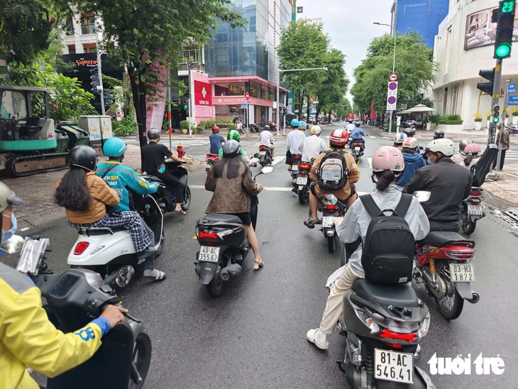 Xe máy đi 2 chiều trên đường Võ Văn Tần giảm kẹt xe Tại TP . HCM - Ảnh 3.