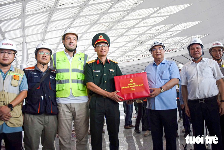 Phó thủ tướng Phạm Gia Túc kiểm tra tiến độ sân bay Long Thành - Ảnh 2.