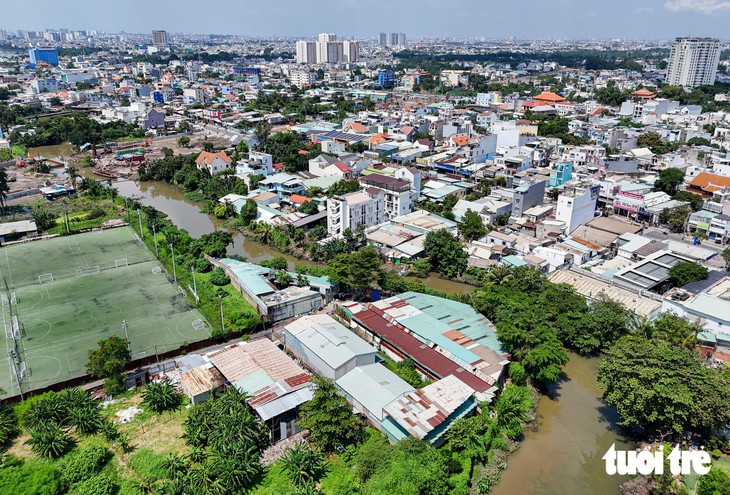 Những nguyên nhân có thể khiến khu dân cứ đường số 11, phường Thủ Đức ngập nặng? - Ảnh 3.