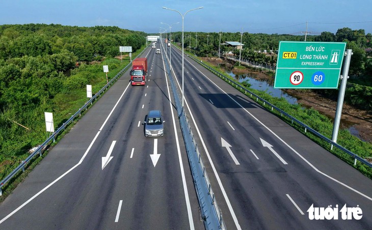 Cao tốc Bến Lức - Long Thành: Cầu nối kinh tế giữa miền Tây và Đông Nam Bộ - Ảnh 1.