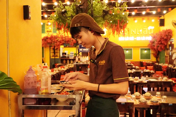 Tự nhận mình 'quá khứ học dốt', nam sinh Gia Lai 'lột xác' tiến vào đại học, làm thêm đến 0h - Ảnh 4.
