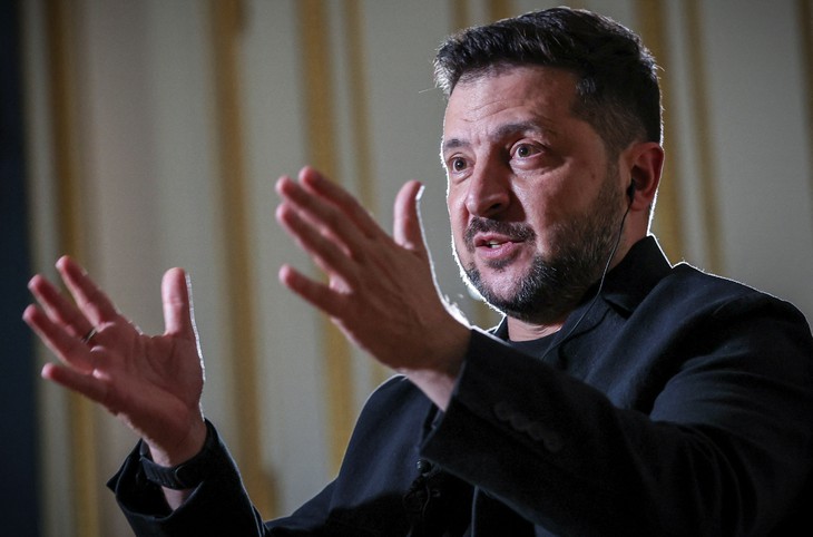 Hơn 1/2 người Ukraine nói ông Zelensky không nên tái tranh cử tổng thống - Ảnh 1.