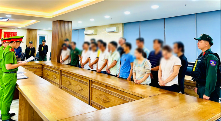 Khai trừ đảng 7 cán bộ trật tự đô thị nhận hối lộ để bỏ qua xây dựng trái phép  - Ảnh 1.