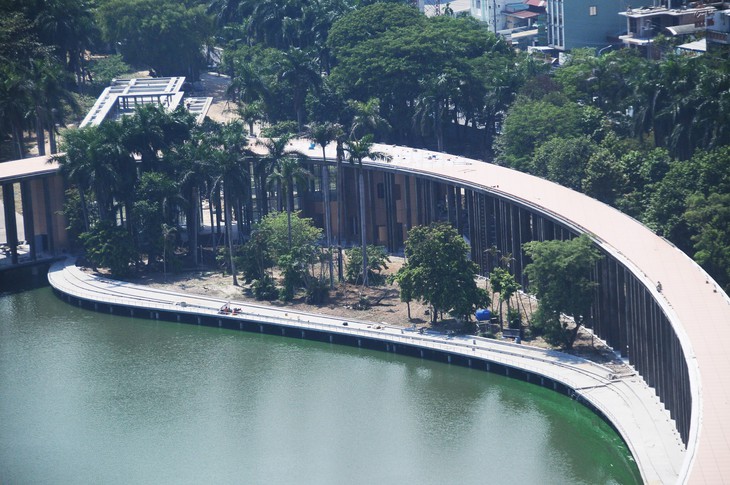 Bất ngờ hình chiếc nhẫn khổng lồ trên hồ 29-3 gần sân bay Đà Nẵng - Ảnh 3.