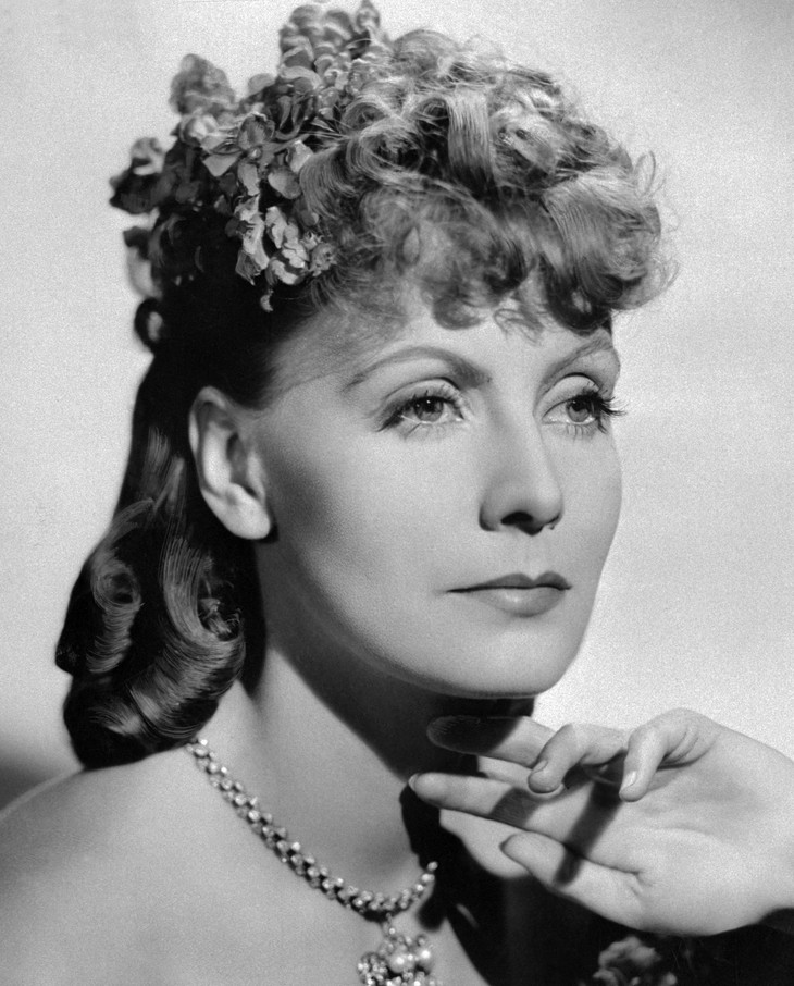 AI ‘hồi sinh’ nữ minh tinh Hollywood Greta Garbo để... đóng quảng cáo - Ảnh 2.