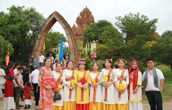 Tháng 10 này đến Khánh Hòa dự lễ hội Katê, xem làm gốm Bàu Trúc - Ảnh 1.