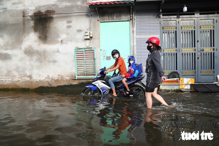 Xã Tân Vĩnh Lộc phản hồi về việc nước ngập cả tuần ở nhiều hẻm đường Công Nghệ Mới - Ảnh 5.