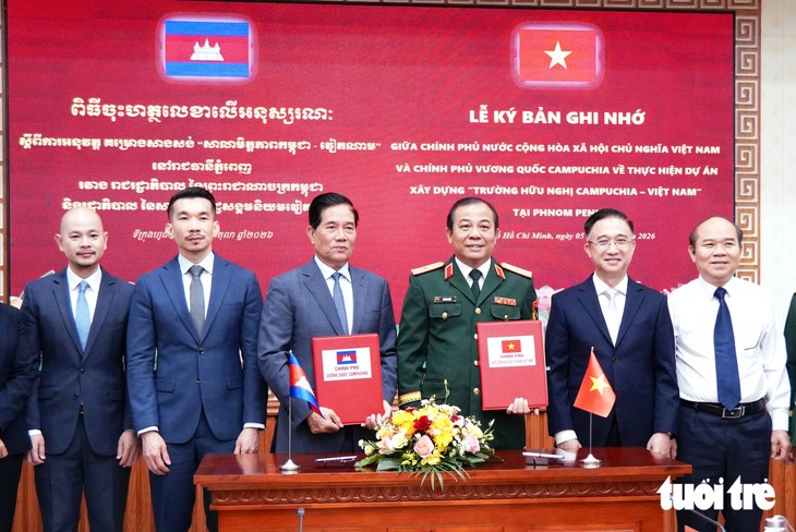 Việt Nam - Campuchia ký bản ghi nhớ xây dựng trường hữu nghị tại Phnom Penh - Ảnh 1.