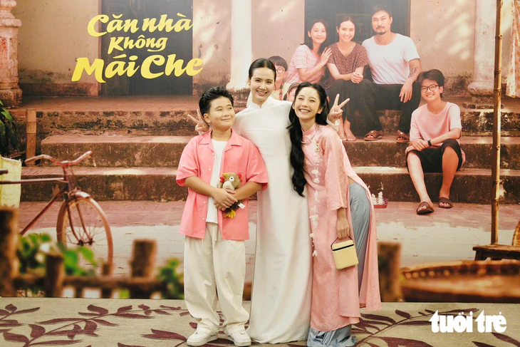 Vết bớt màu đen của Huyền Lizzie trong phim ‘Căn nhà không mái che’ - Ảnh 3.
