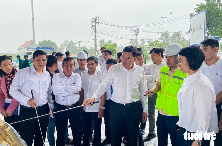 Phó chủ tịch Hoàng Nguyên Dinh: ‘Phải tăng tốc di dời hạ tầng làm nút giao cao tốc Bến Lức - Long Thành với đường Rừng Sác’ - Ảnh 1.