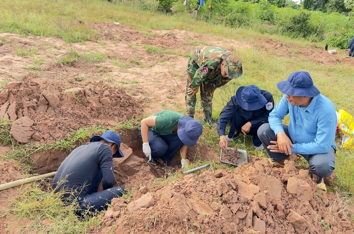 Ngày đầu của tháng thứ hai ở Campuchia, 3 Đội K70, K71, K73 quy tập được 9 bộ hài cốt liệt sĩ  - Ảnh 1.
