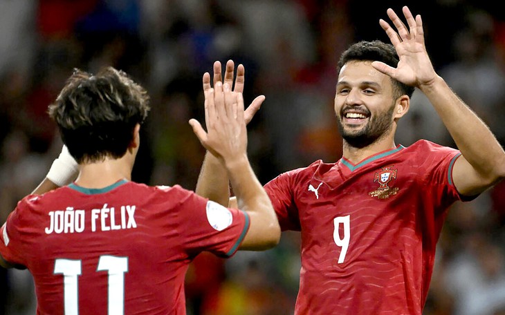 HLV Bồ Đào Nha: Tôi không có lý do gì phải xin lỗi Ronaldo - Ảnh 2.
