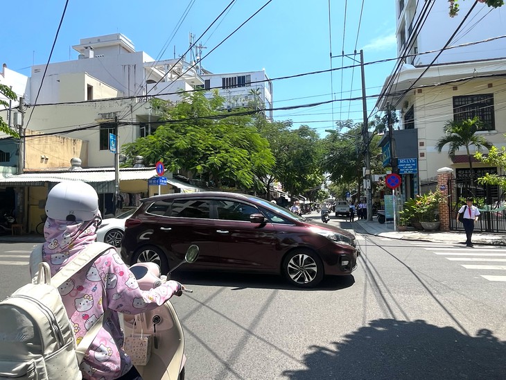 Rà soát lại phương án đỗ xe hơi theo ngày chẵn, lẻ ở Nha Trang - Ảnh 2.