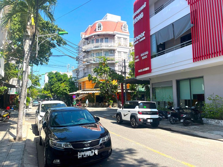 Rà soát lại phương án đỗ xe hơi theo ngày chẵn, lẻ ở Nha Trang - Ảnh 1.