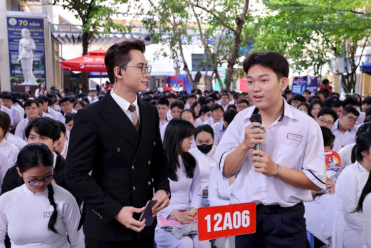 Hướng nghiệp không thể dừng lại ở việc giới thiệu ngành học - Ảnh 2.
