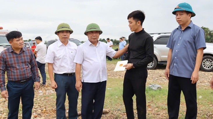 Vụ lật thuyền trên sông Lam: Tìm thấy thi thể người chồng sau 4 ngày - Ảnh 1.