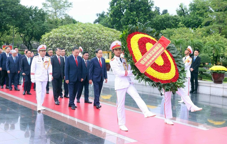 Khai mạc Hội nghị Trung ương 4: Xem xét nhiều vấn đề quan trọng - Ảnh 3.