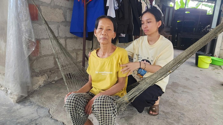 Muốn xin tiền cũng đâu còn cha mẹ, nữ sinh Huế làm công nhân 3 mùa hè kiếm 10 triệu vào đại học - Ảnh 3.