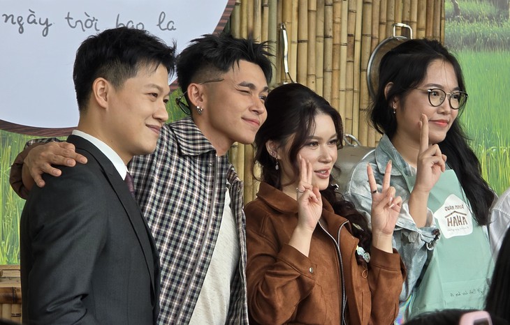 Jun Phạm bảo mỗi ngày nấu ăn trong Quán nhà Haha muốn 'điên đầu' - Ảnh 2.