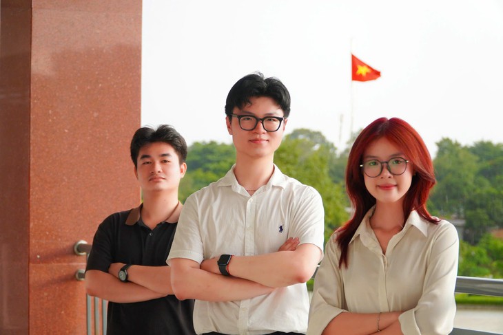 Tuổi Trẻ Startup Award: Nhóm sinh viên phát triển AI dự báo rủi ro, tối ưu quạt và sục khí cho ao tôm - Ảnh 2.