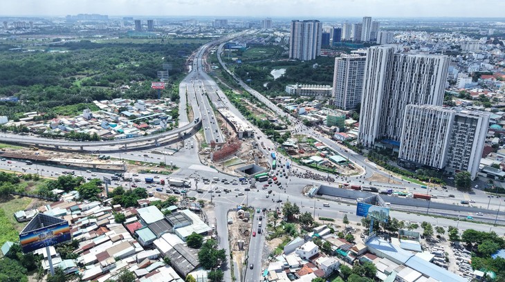 Sở Xây dựng yêu cầu khắc phục hư hỏng mặt đường hầm chui HC1-01 nút giao An Phú trước 10-10 - Ảnh 1.