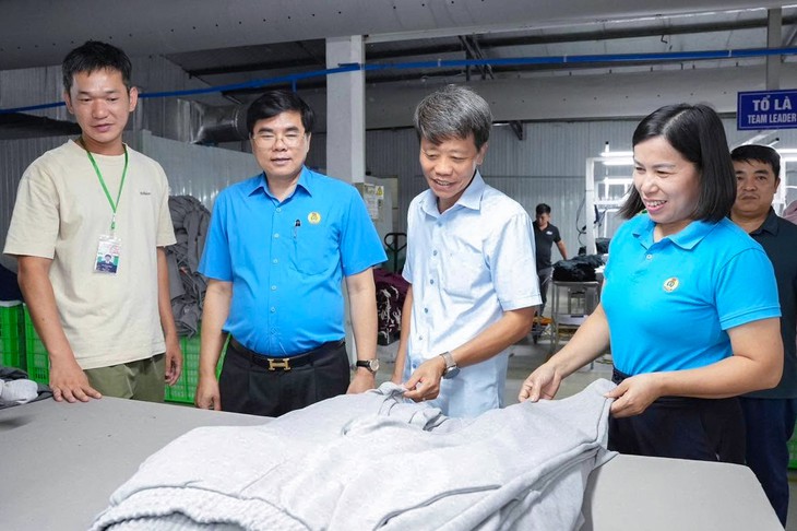 Công đoàn Ninh Bình: Lắng nghe người lao động để giải quyết từ cơ sở - Ảnh 2.