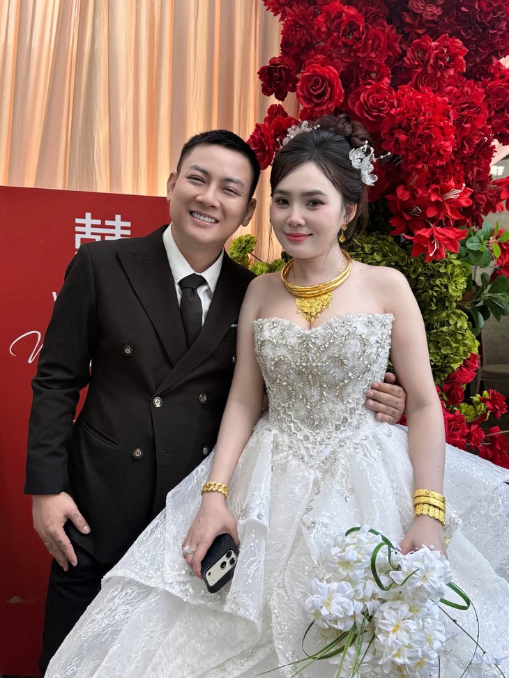 Hoài Lâm cưới vợ trẻ: Cần chi bạc tỉ khi tiệc quê 50 'củ' đã quá vui   - Ảnh 5.