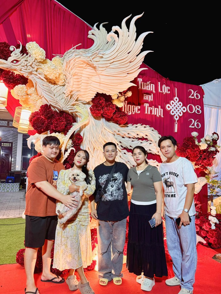 Hoài Lâm cưới vợ trẻ: Cần chi bạc tỉ khi tiệc quê 50 'củ' đã quá vui   - Ảnh 2.