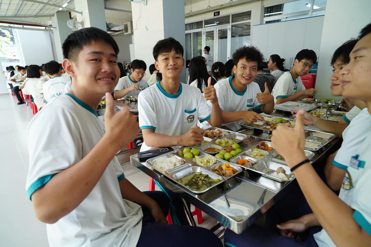 Ngôi trường công lập TP.HCM có 5 sân bóng đá, 6 sân pickleball, hồ cá koi - Ảnh 15.