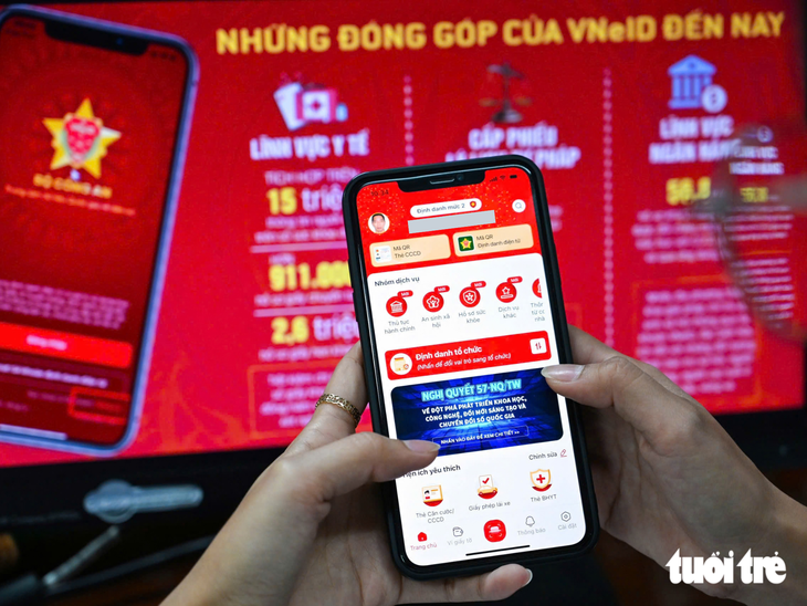 Chủ tịch Hội công chứng viên TP.HCM nói về việc sử dụng VNeID khi người dân đi công chứng - Ảnh 1.