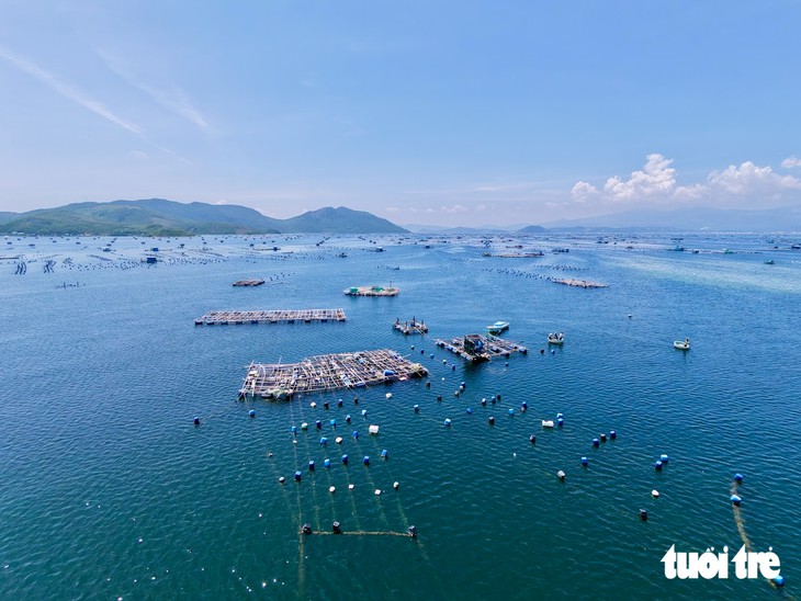 Sau bão lũ gần 1 năm, người nuôi thủy sản mắc kẹt giữa nợ và hồ sơ chờ hỗ trợ - Ảnh 1.